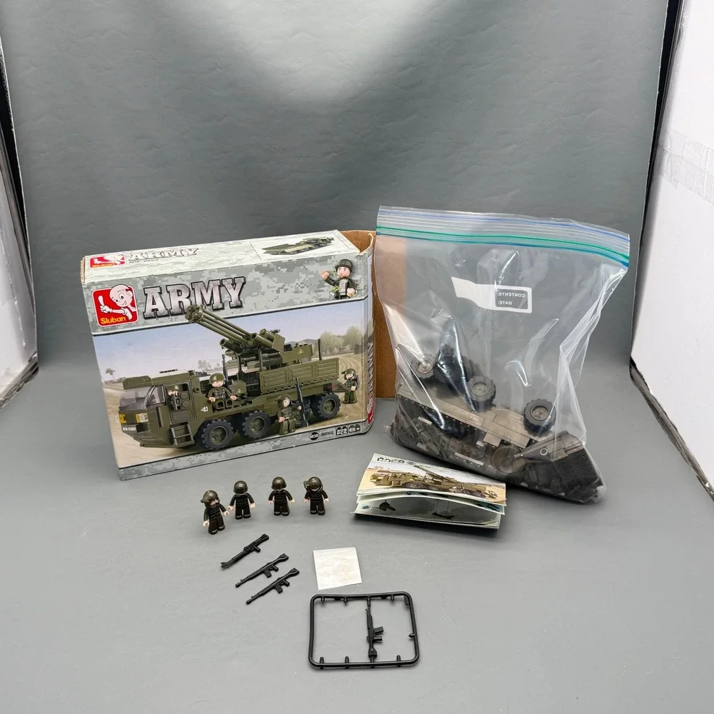 SLUBAN Army Building Blocks Bricks Military Truck M38-B0302 306pcs 98% CIB